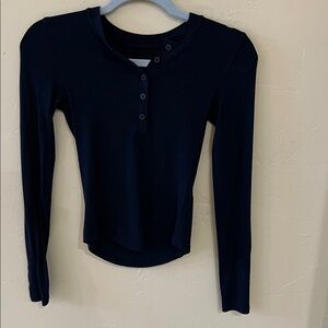 Lululemon women’s Hold Tight Long Sleeve Henley in true navy size 0
